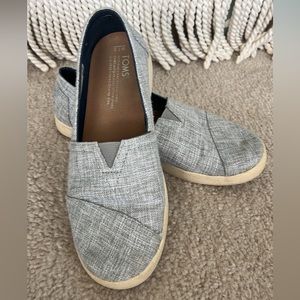 TOMS slip on loafer/sneakers - beautiful dusty blue, sz. 7